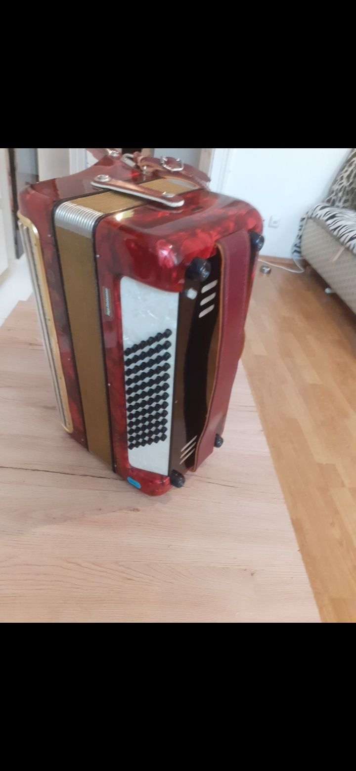 Vând acordeon in stare perfectă, si acordat