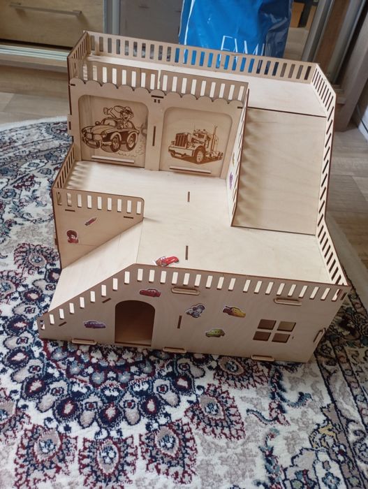 Продаю деревянный гараж.