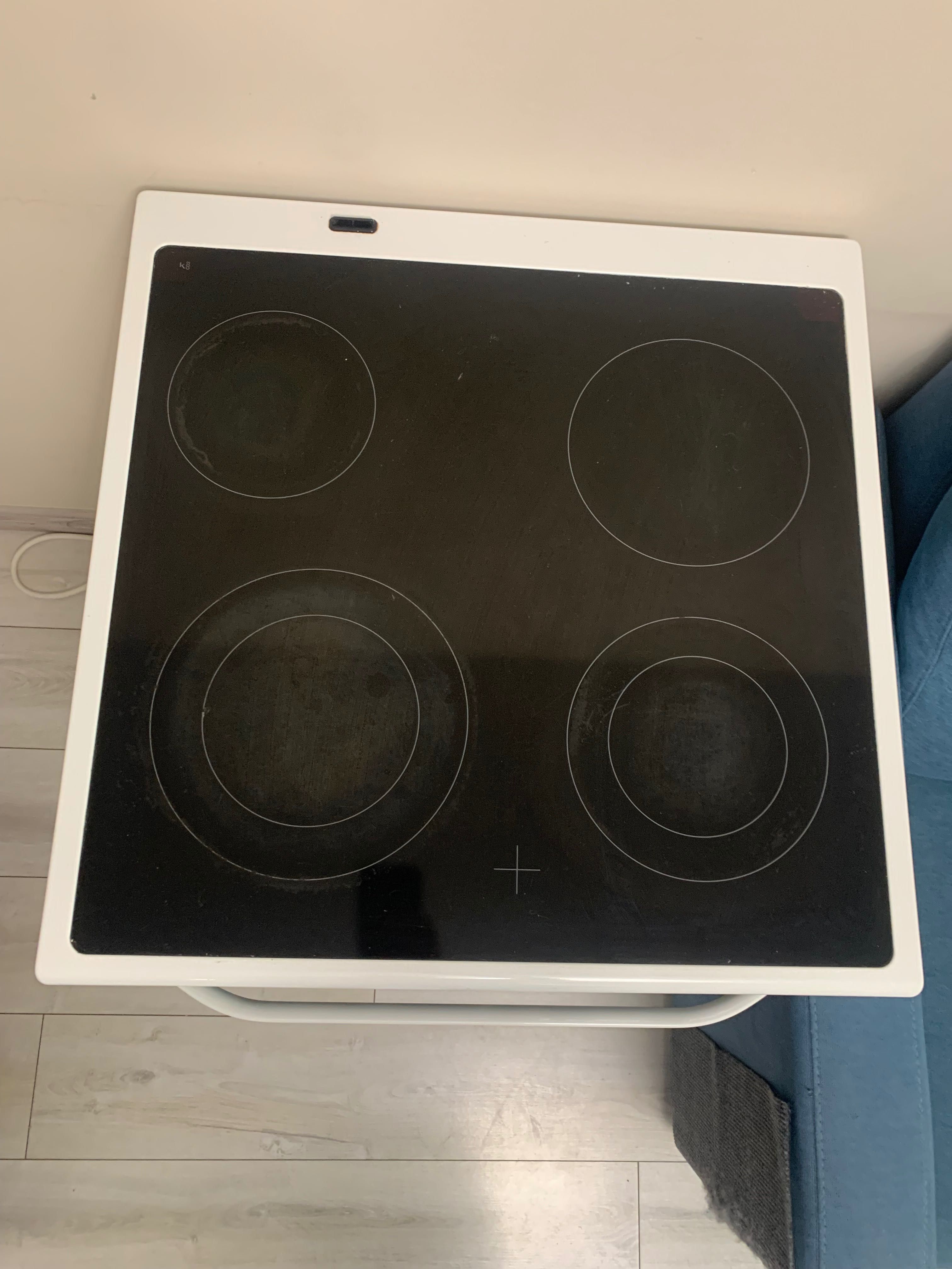 Фурна Electrolux с котлони и пуш бутони