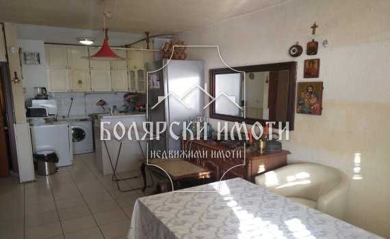 Тристаен апартамент в Колю Фичето