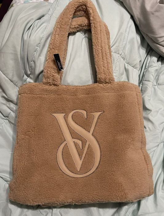 Genți pufoase Victoria Secret