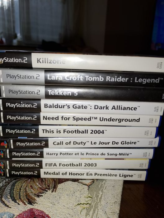 Продавам PlayStation 2+2 джойстика+10 игри+ всички кабели