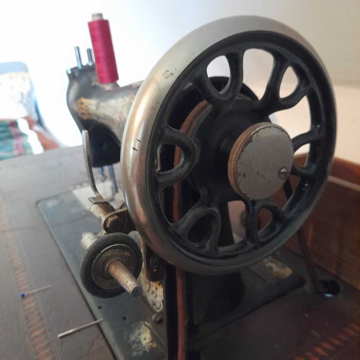 Masina de cusut Singer