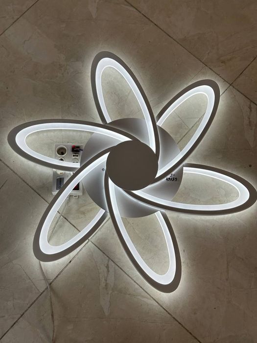 Люстра потолочная c пультом