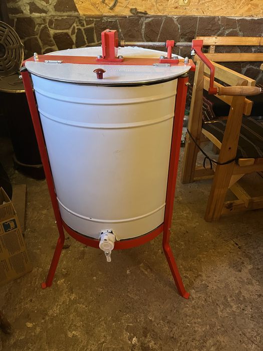 Центрофуга за мед