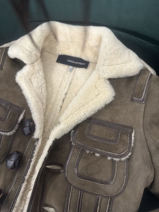 Отигинално яке dsquared2.Якето е носено много малко и няма забележки.