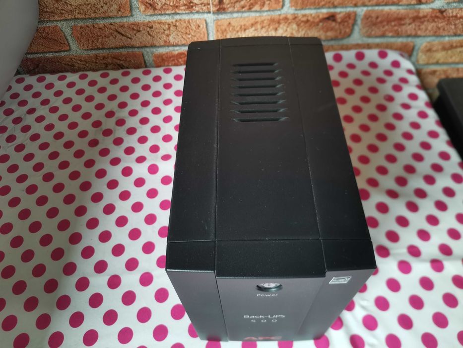 UPS APC Back-UPS BX500CI 500VA 300W.
