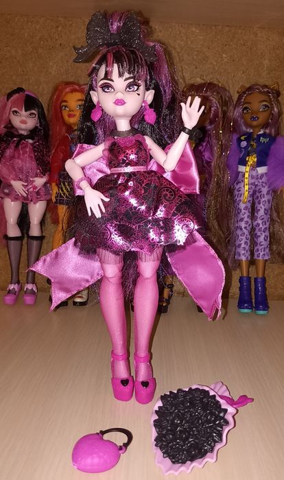 Монстер хай Дракулаура