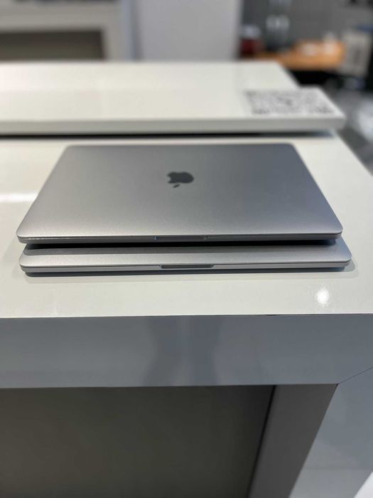 Apple MacBook Retina 13" Touch Bar A-2251-2020 i7-1068ng7-16gb-512ssd