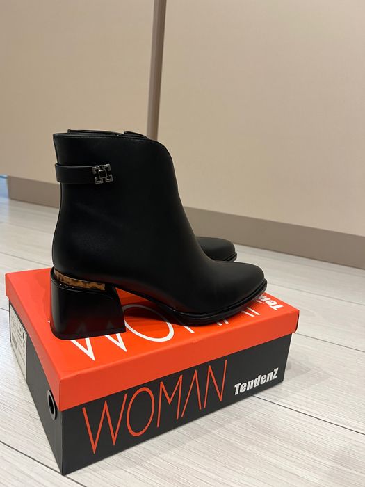 Дамски боти на ток