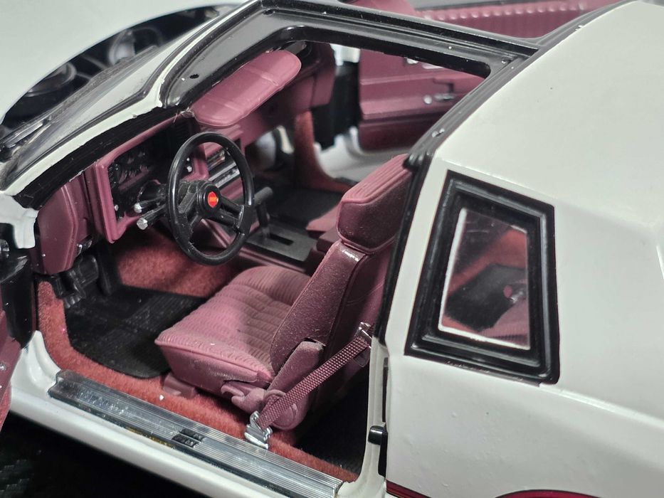 Macheta Auto 1/18 American Muscle Authentics 1985 Chevy Monte Carlo SS