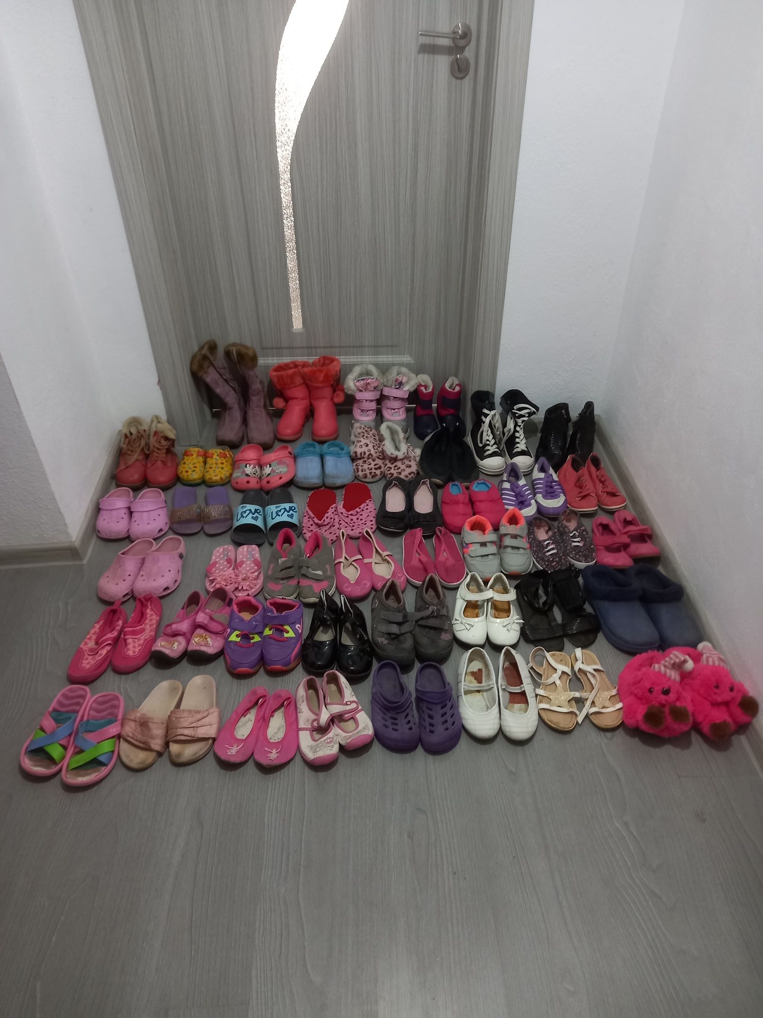Ghetute , adidasi , papuci , pantofi pentru fetite