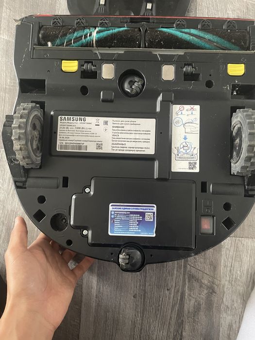 Робот пылесос рабочий