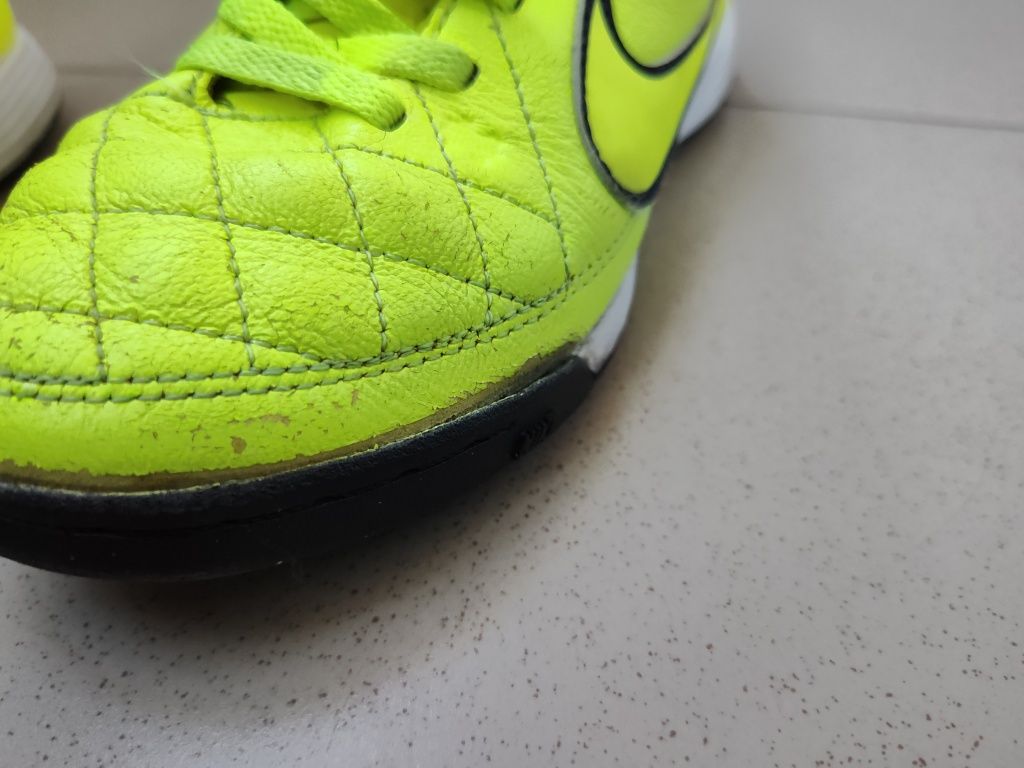 Детски футболни стоножки nike tiempo 34 номер