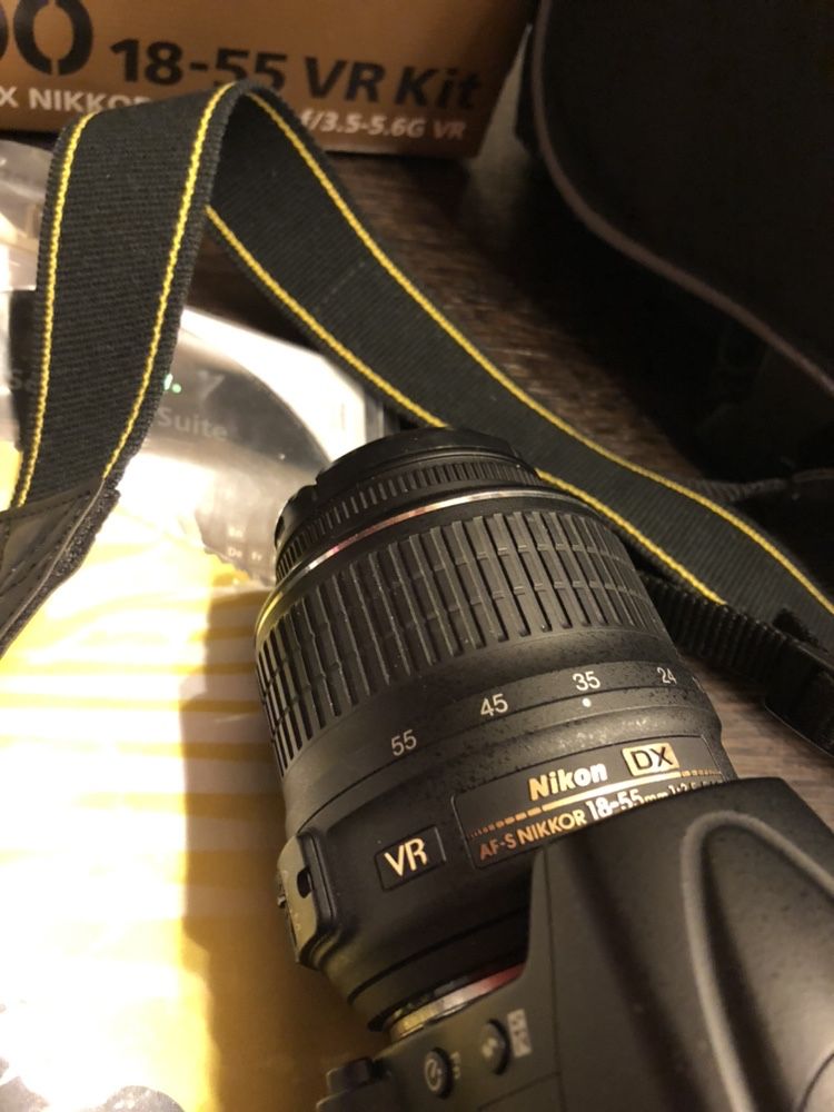 Vand DSLR marca Nikon + obiectiv 18-55 VR