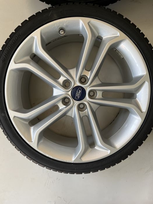 Оригинални джанти 19 цола 5х108 за Форд със зимни гуми 235/35/19