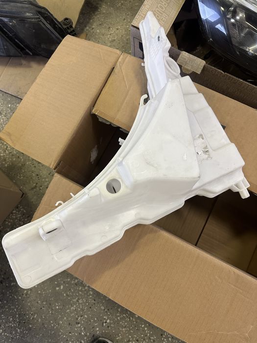 Audi A6 C8 19-21 казанче за течност чистачки НОВО ОЕМ