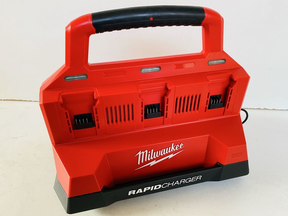 Milwaukee M18 PC6 rapid charger statie incarcare