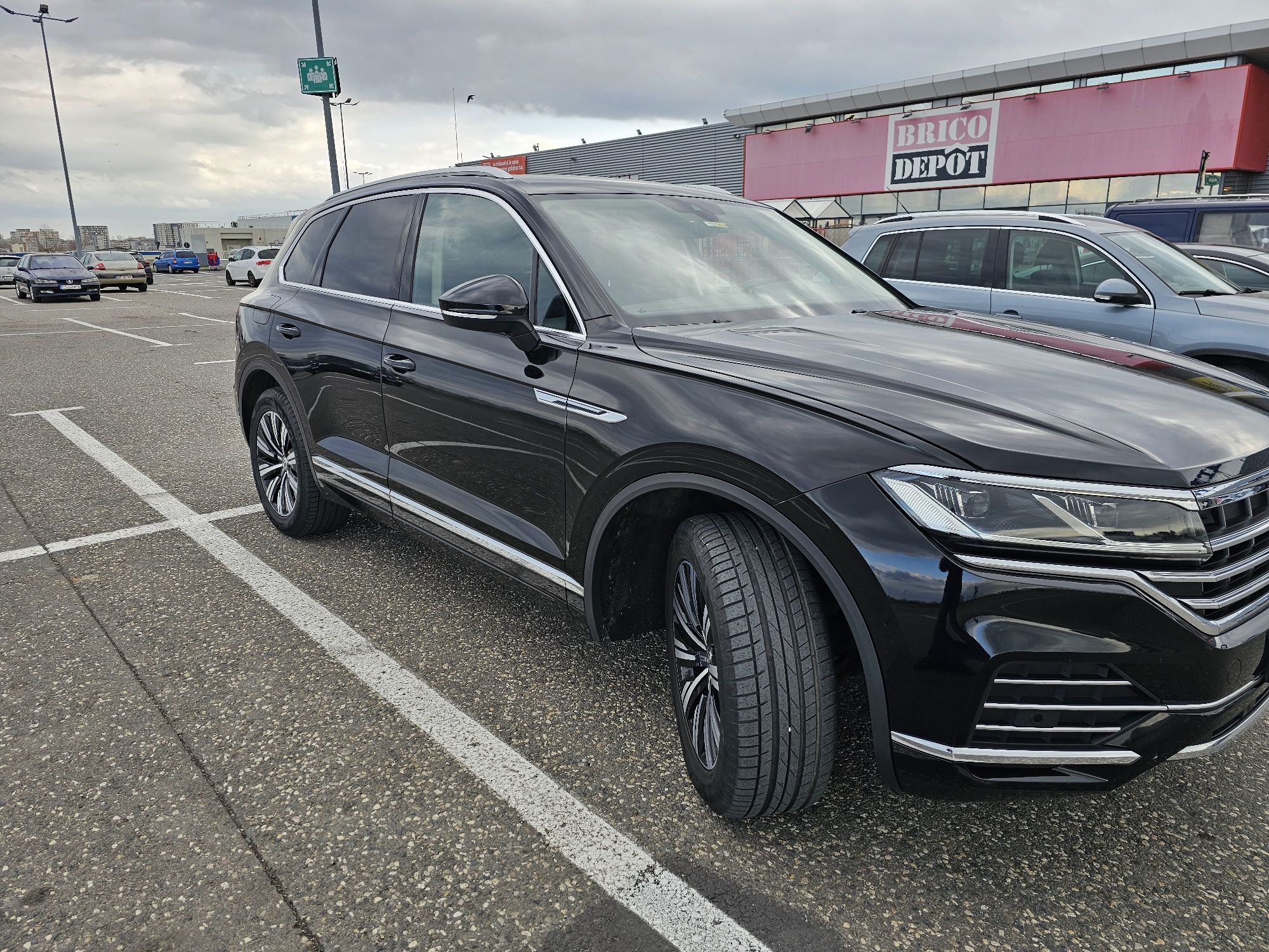 Vând VW Touareg CR 2019