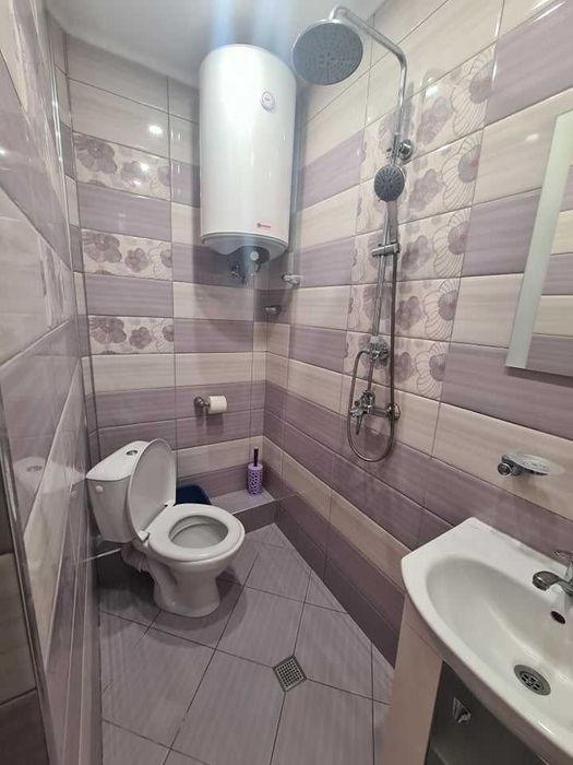 Дава се под наем Двустаен апартамент в Бургас, Център - 65 кв.м за 255 € - Снимка #3