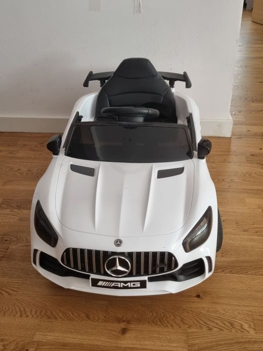 Masinuta electrica pentru copiii