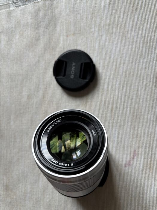 Обективи Sony E: Sony 20mm f2.8, Sony 50mm f1.8 OSS