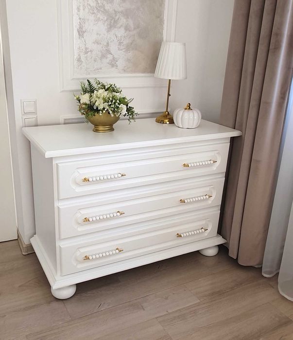 mobilier alb in set,noptiere,comode vintage,lemn masiv