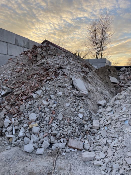 Pamant curat sau spartura pt umplutura, aducere la nivel terenuri