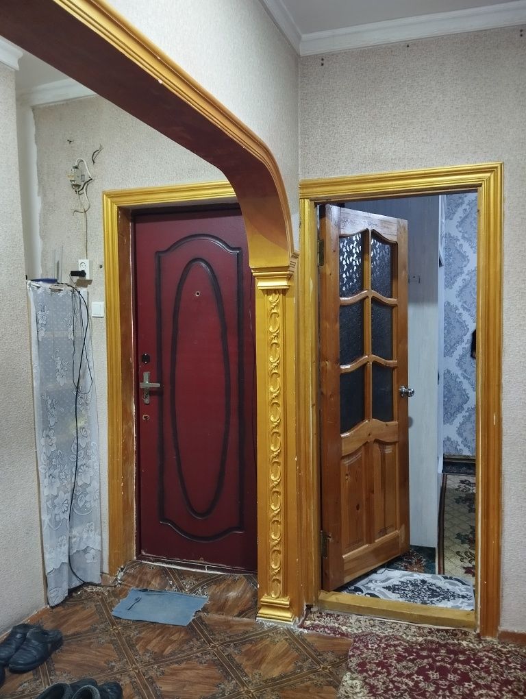 Квартира сотилади +стоянка