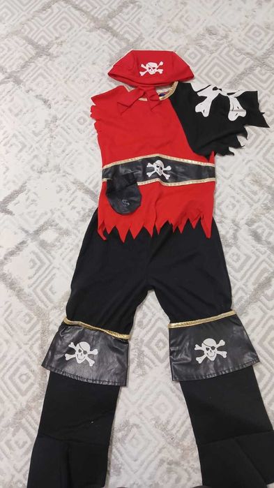 Продам новогодние костюмы Пирата и трансформир