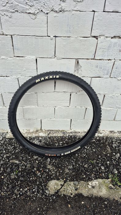 Văd cauciucuri de bicicletă