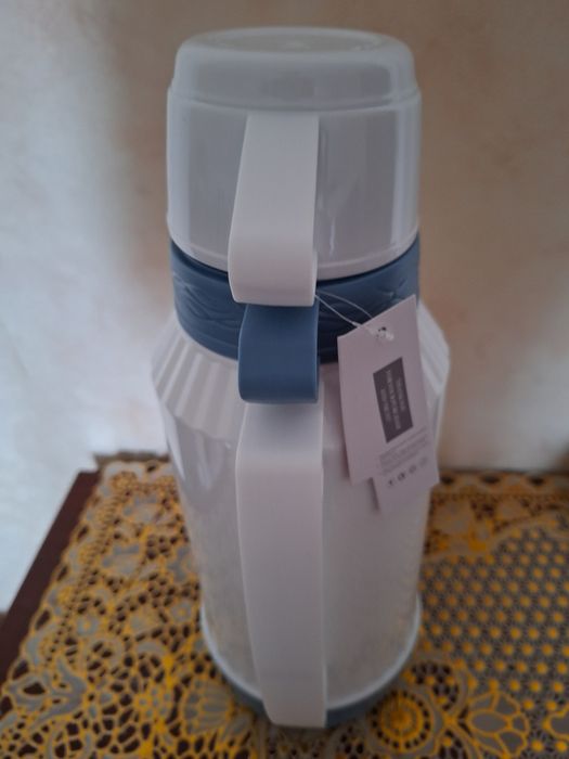 Термос  на  1л новый  в упаковке