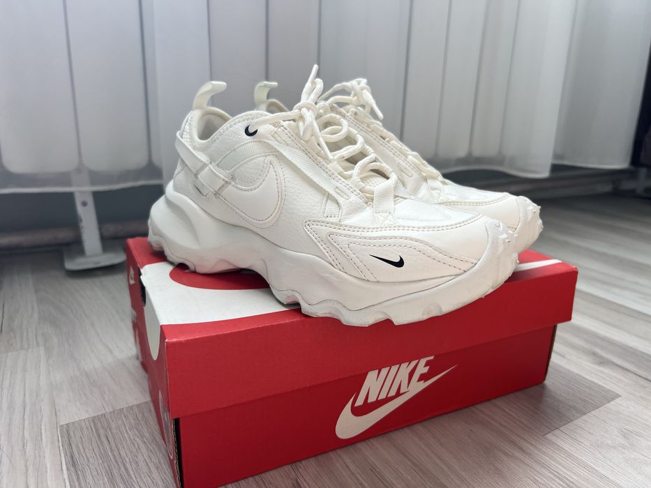Дамски маратонки  NIKE TC 7900