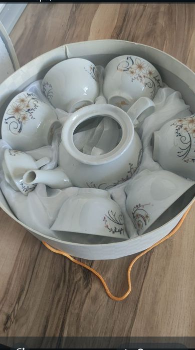 Продам чайный сервиз новый,вазочки новые