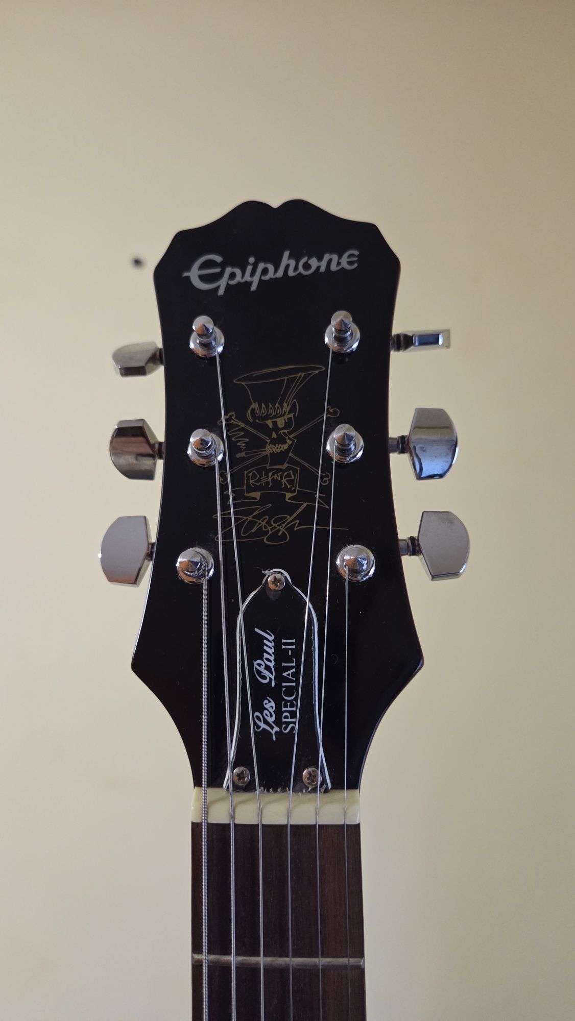 Epiphone китара и усилвател