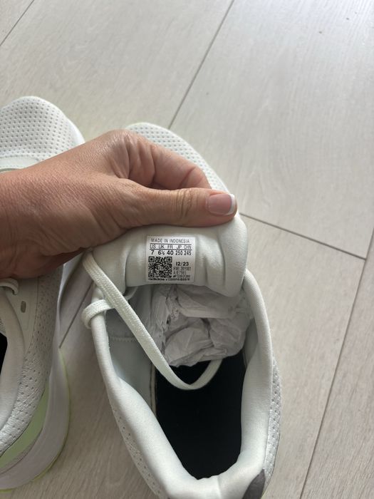 Маратонки Adidas унисекс