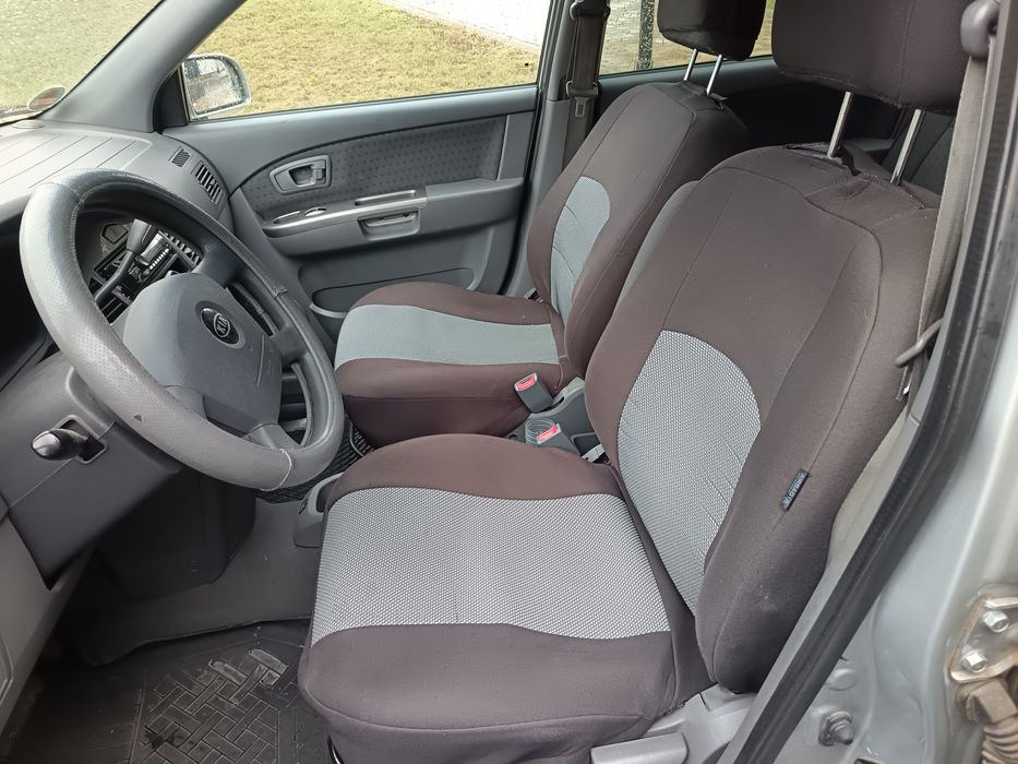 Vând 2 auto KIA Carens Automatic diesel, a doua este neînmatriculată.