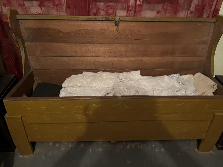 Lada veche zestre lemn masiv