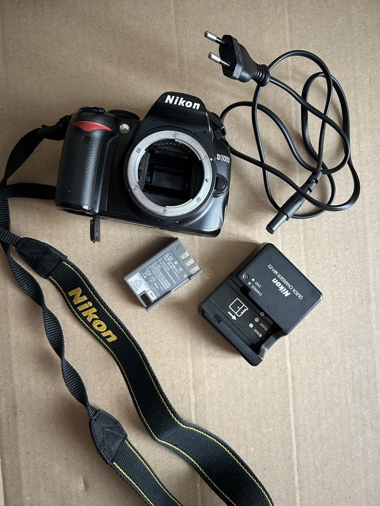 Nikon D3000 body