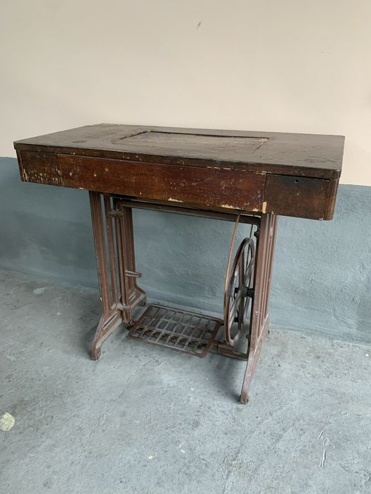 Швейная машинка Lada 237-1.