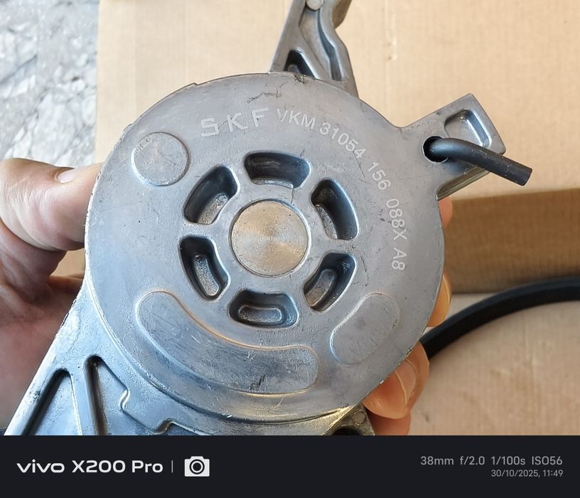 Audi,Seat,WV -VKMAF 31054 - Пистов Ремък, ОБТЕГАЧ и Ролка (комплект)