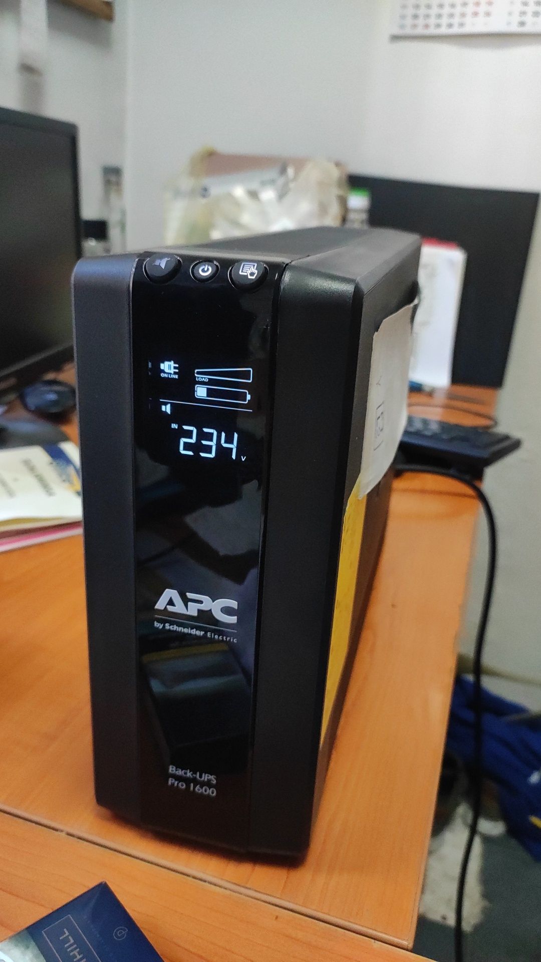 НОВ - APC BR1600MI (UPS) интерактив 960 W 8 Изходa