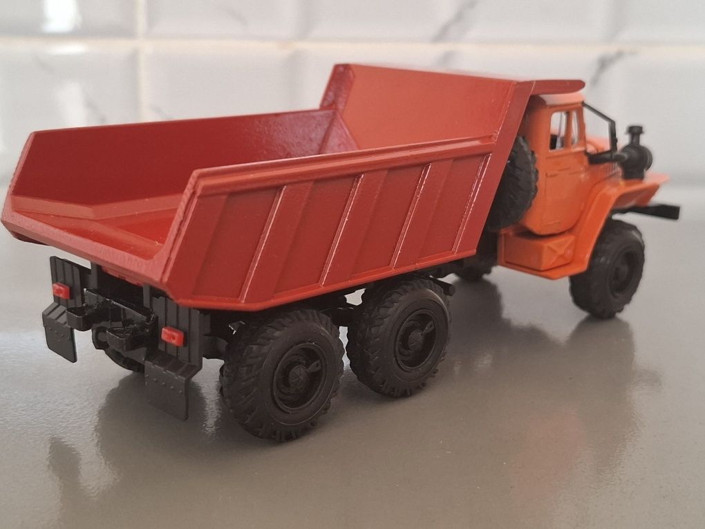 Коллекционная модель Урал, масштаб 1:43