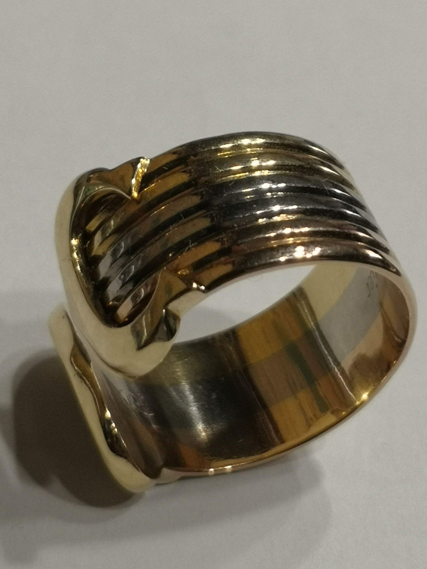 Vind inel din aur model Cartier
