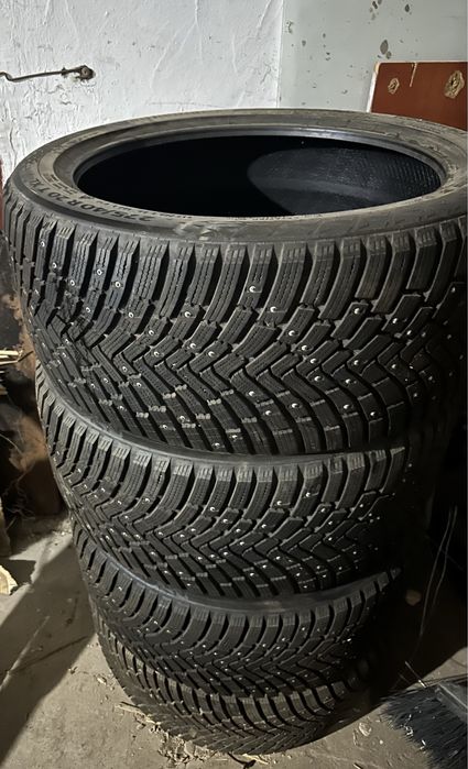 Шины 2-шт 275 40 R20 2-шт 255 40 R20