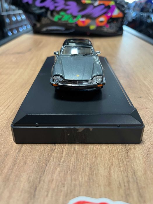 Колекционерски модел метална количка Auto Art Jaguar XJS V12 1:43