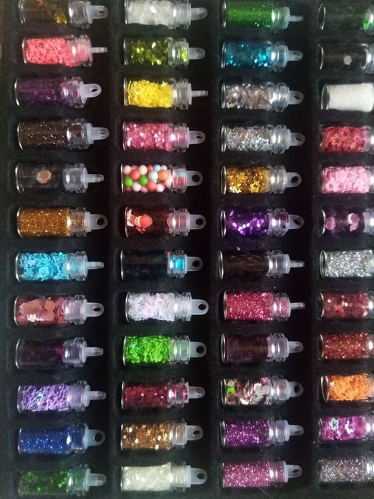 Отдам блёстки для маникюра  бесплатно.