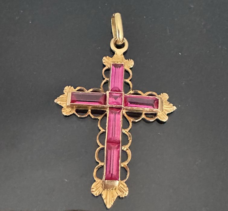 Cruce din aur si rubine