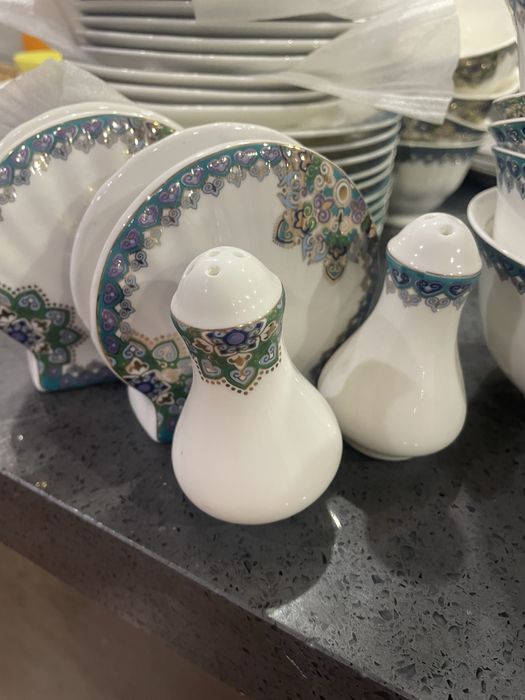 Продам посуду, сервиз 12 персон, почти все сохранен.