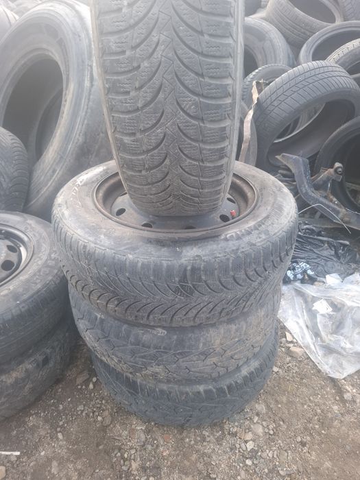 Vand 4 roti R 15 fiat au și anvelope 195 65 15 iarna